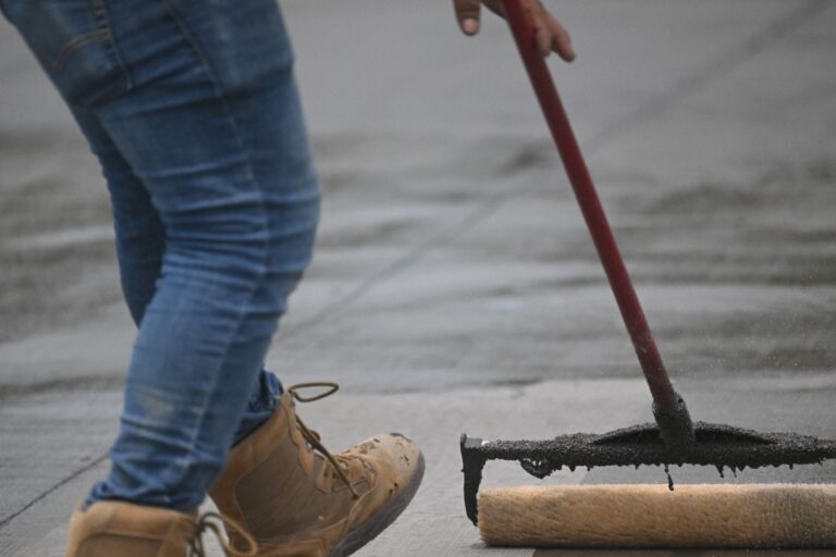 Applying sealer to a concrete surface